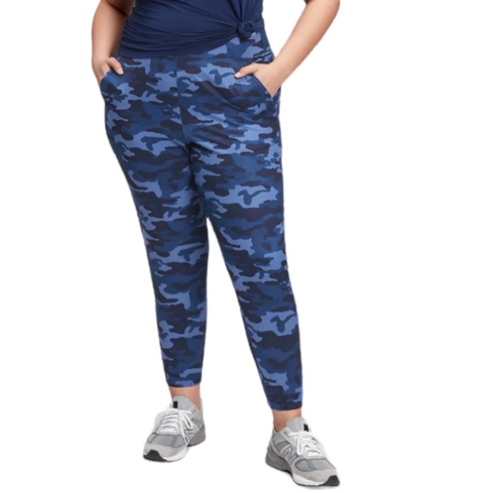 GapFit Navy Camo Runaround Everstretch Joggers